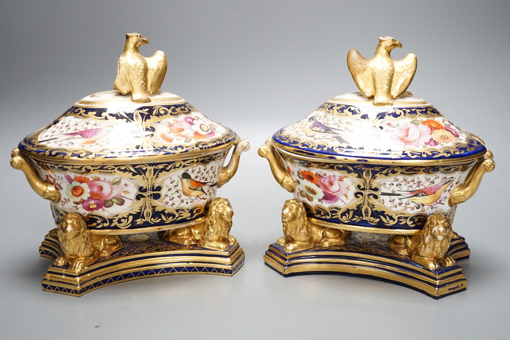 A pair of unusual English porcelain Imari sauce tureens, covers and stands, possibly Coalport c.1820, 19cm tall